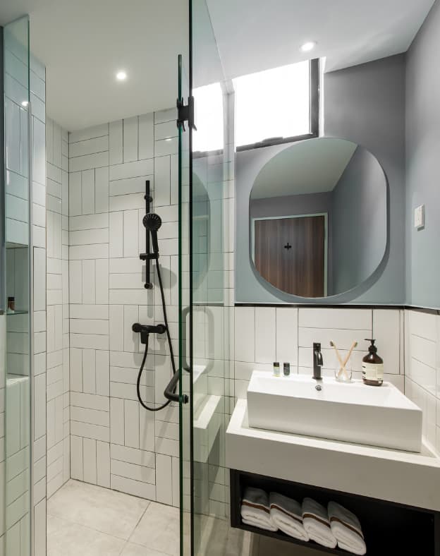 AMI Suites Comfy Two Bedroom Suite Bathroom