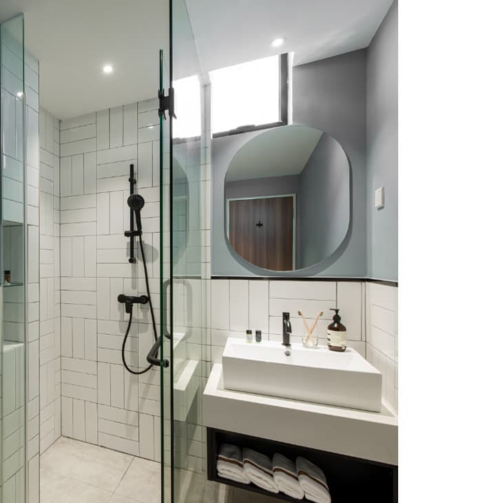 AMI Suites Comfy Two Bedroom Suite Bathroom